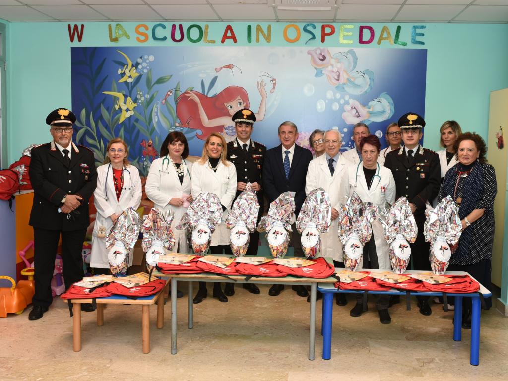 Carabinieri, visita e doni al reparto di Oncoematologia del Garibaldi-Nesima